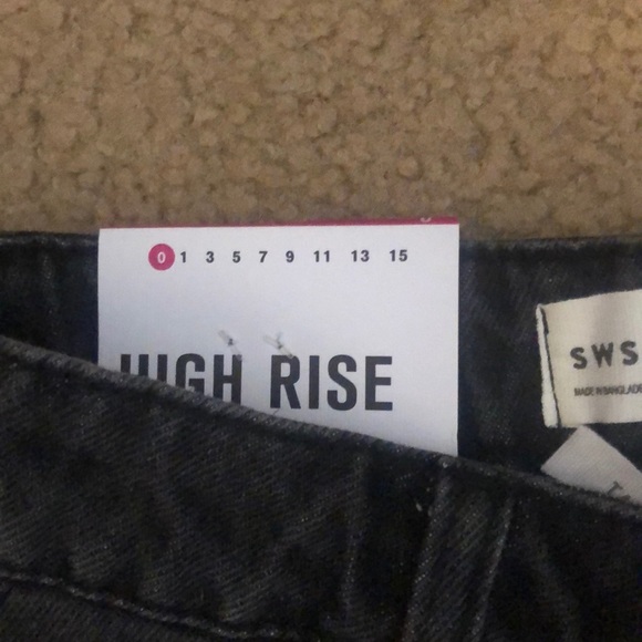 High rise black shorts - Picture 2 of 3